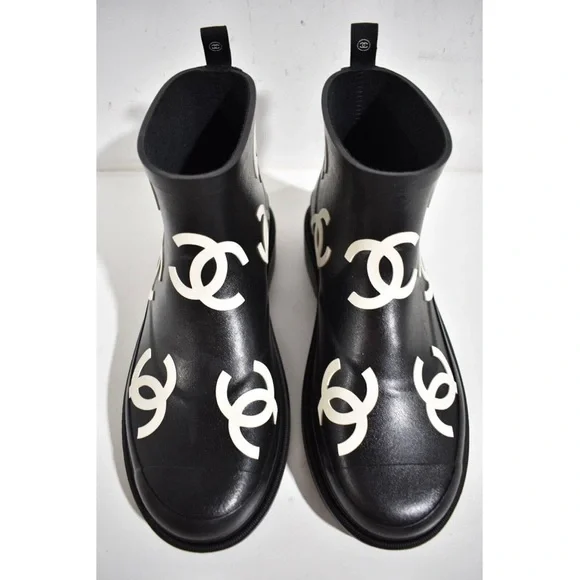 Chanel rain boots - Picture 2 of 13